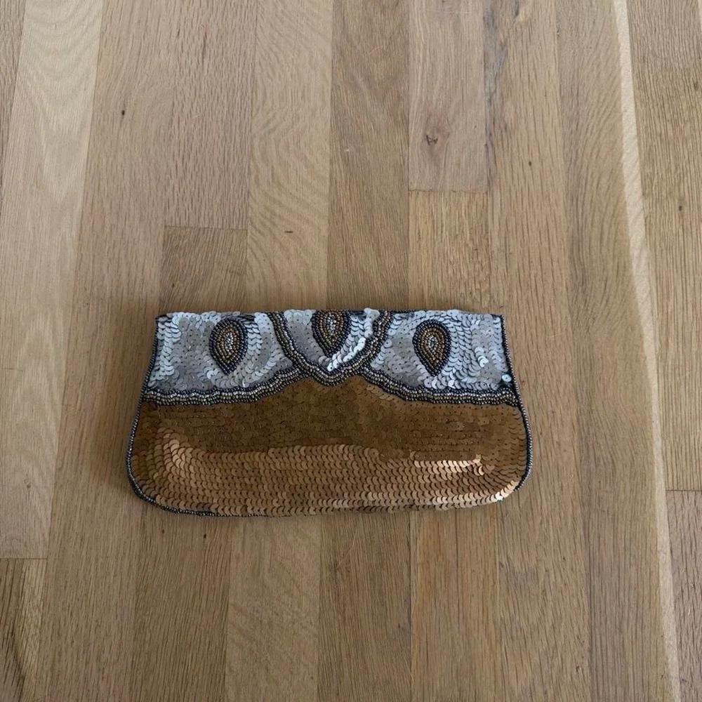 Vintage beaded clutch purse silver brown pattern central silver embellishment
